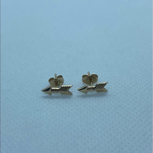 14k Arrow earrings - Picture 4 of 5
